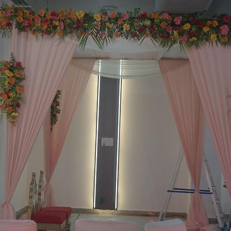Hotel Rr Galaxy Gurgaon Exterior foto
