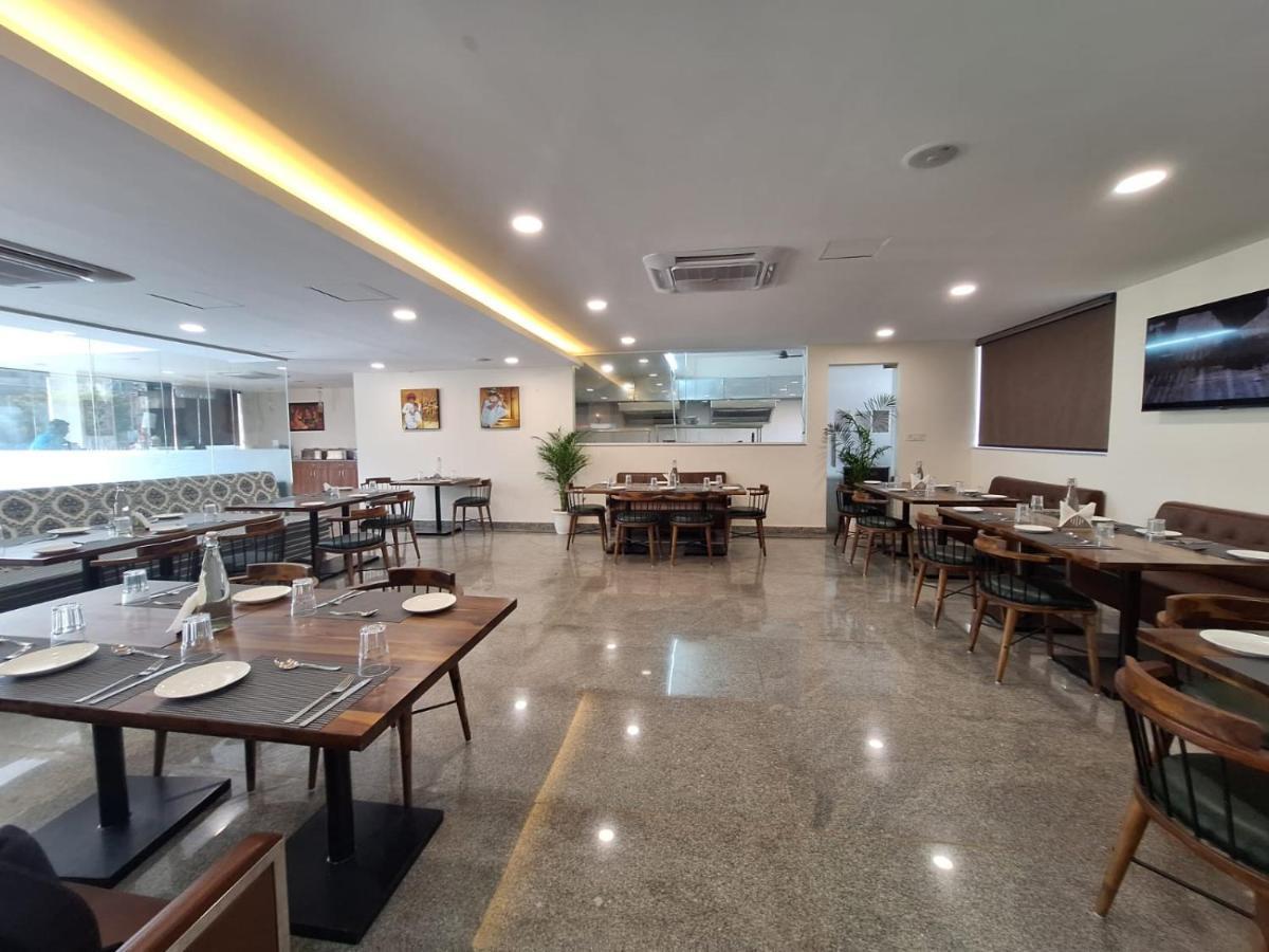 Hotel Rr Galaxy Gurgaon Exterior foto