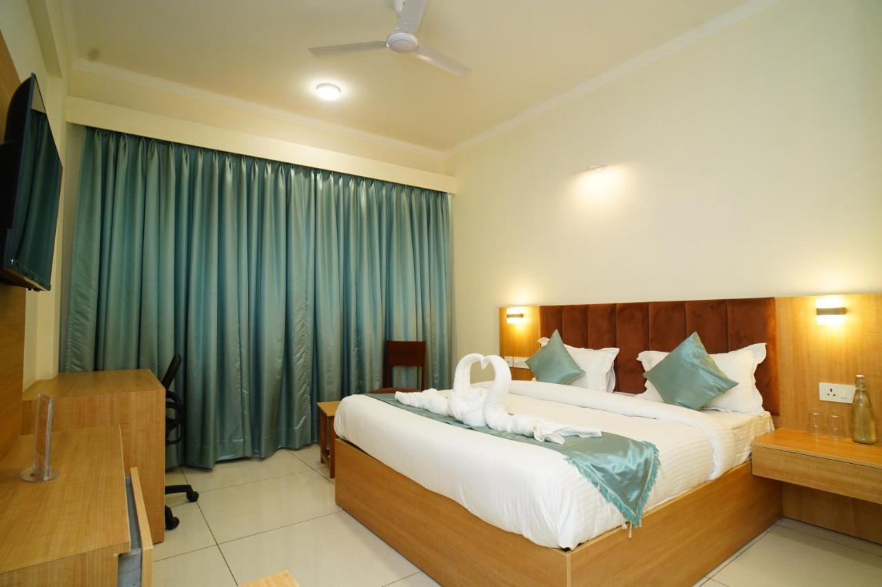 Hotel Rr Galaxy Gurgaon Exterior foto
