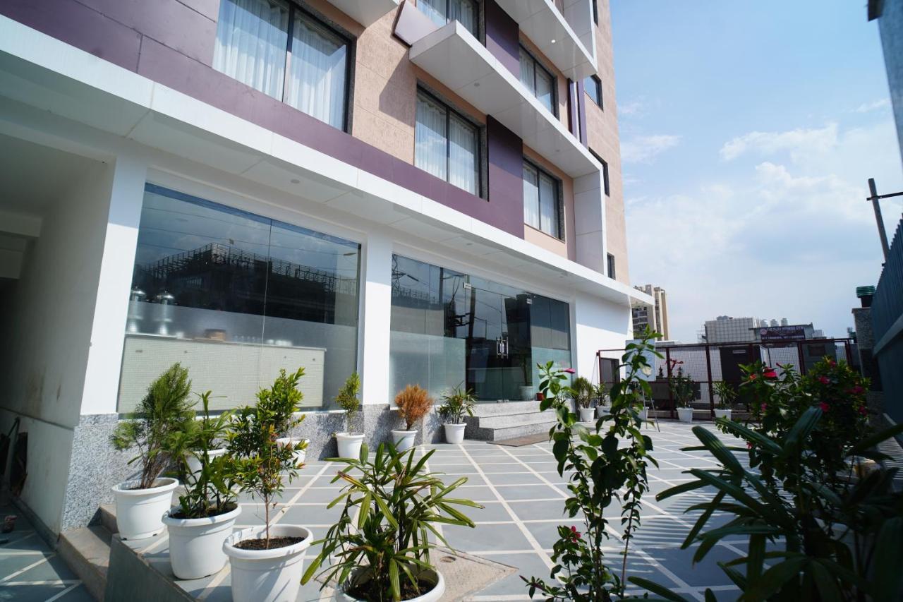 Hotel Rr Galaxy Gurgaon Exterior foto