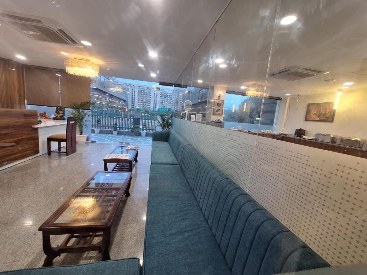 Hotel Rr Galaxy Gurgaon Exterior foto