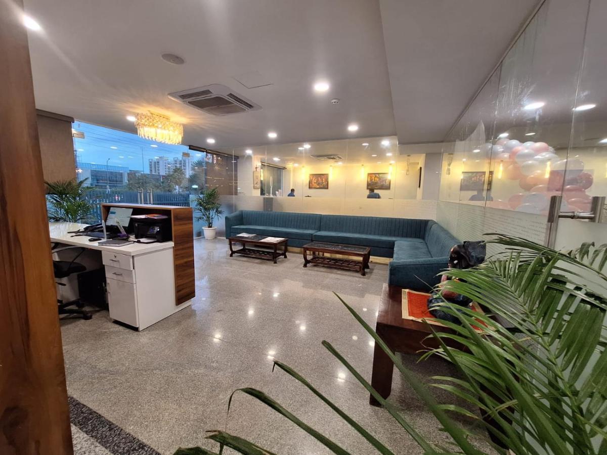 Hotel Rr Galaxy Gurgaon Exterior foto