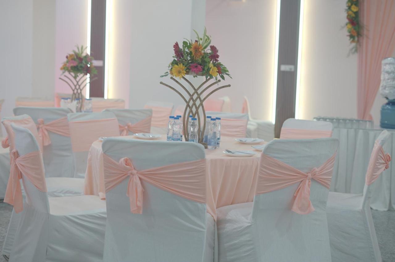 Hotel Rr Galaxy Gurgaon Exterior foto