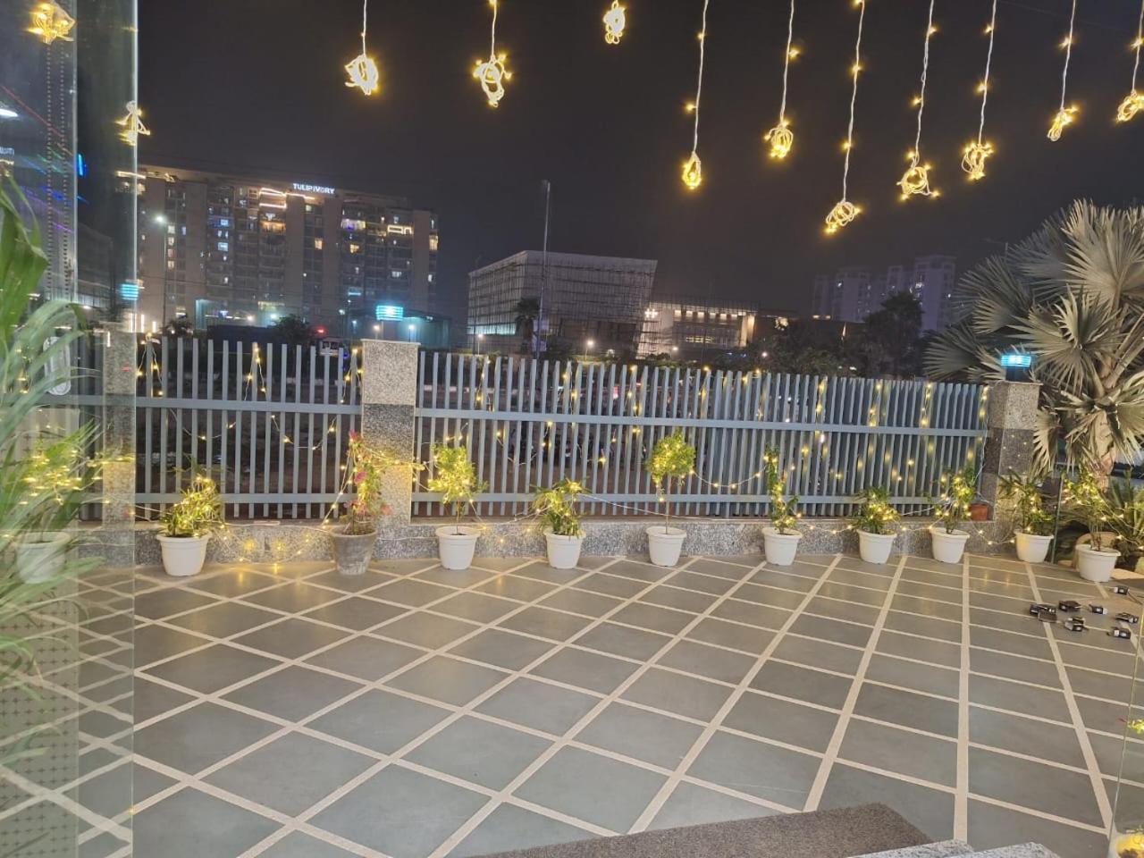 Hotel Rr Galaxy Gurgaon Exterior foto