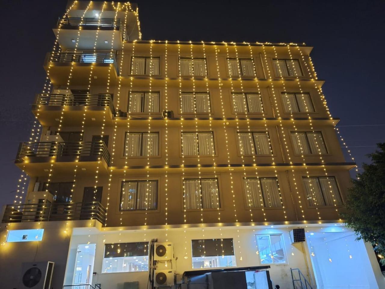Hotel Rr Galaxy Gurgaon Exterior foto