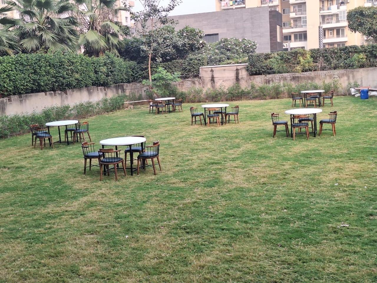 Hotel Rr Galaxy Gurgaon Exterior foto