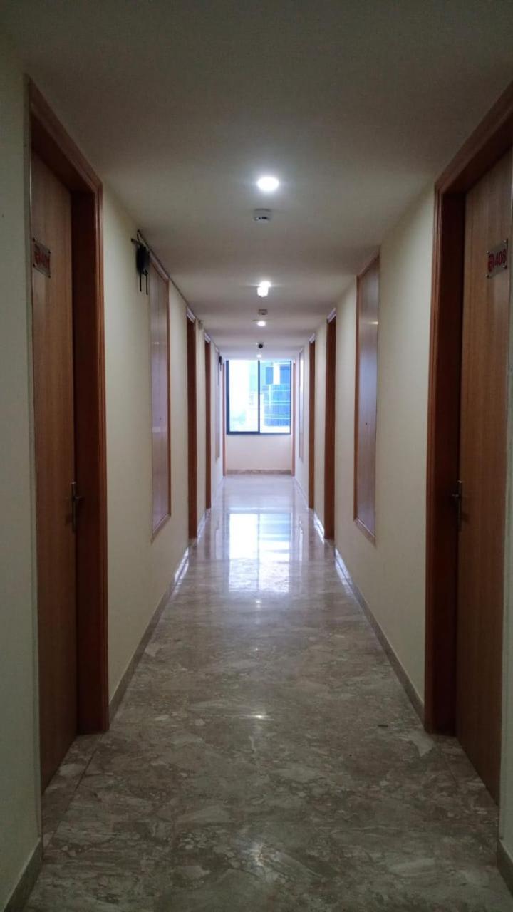Hotel Rr Galaxy Gurgaon Exterior foto