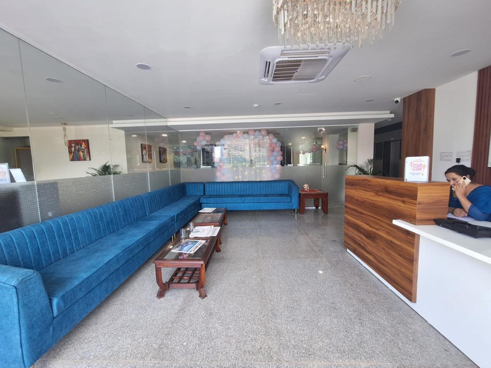 Hotel Rr Galaxy Gurgaon Exterior foto