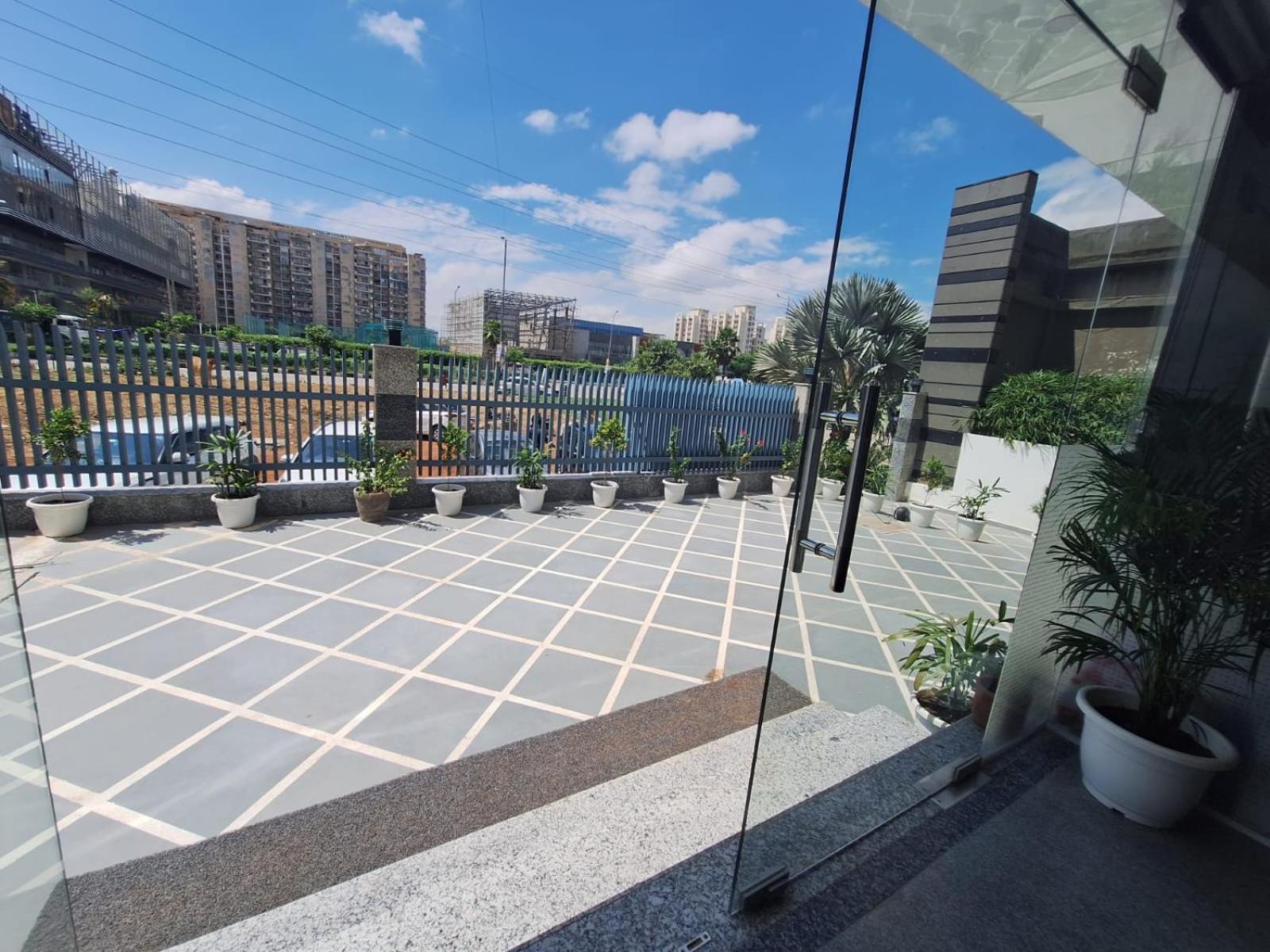 Hotel Rr Galaxy Gurgaon Exterior foto